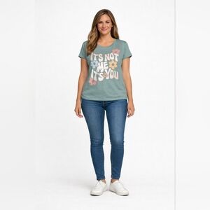 NWT Wound Up™ brand Graphic Tee with Floral Lettering - Size XXL